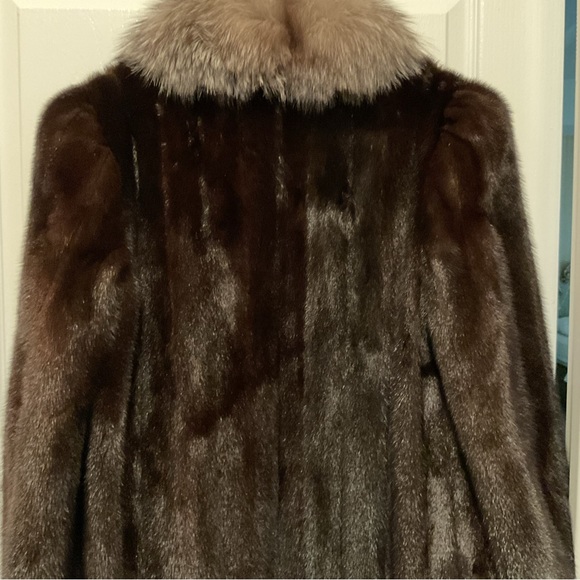 Genuine mink coat with fox trim - Picture 8 of 9